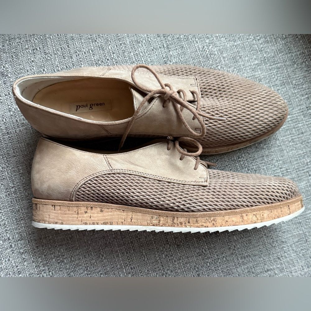Paul Green Women’s Size 7, EU 4-1/2 Suede/Textile Beige Tan Wedge Oxfords.